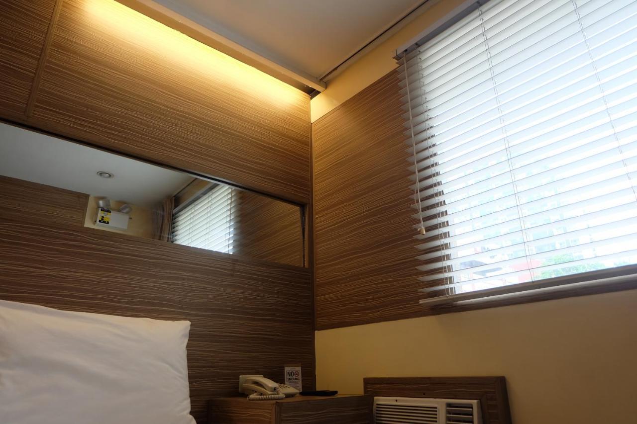 Spaces Hotel Makati Makati City Exterior photo