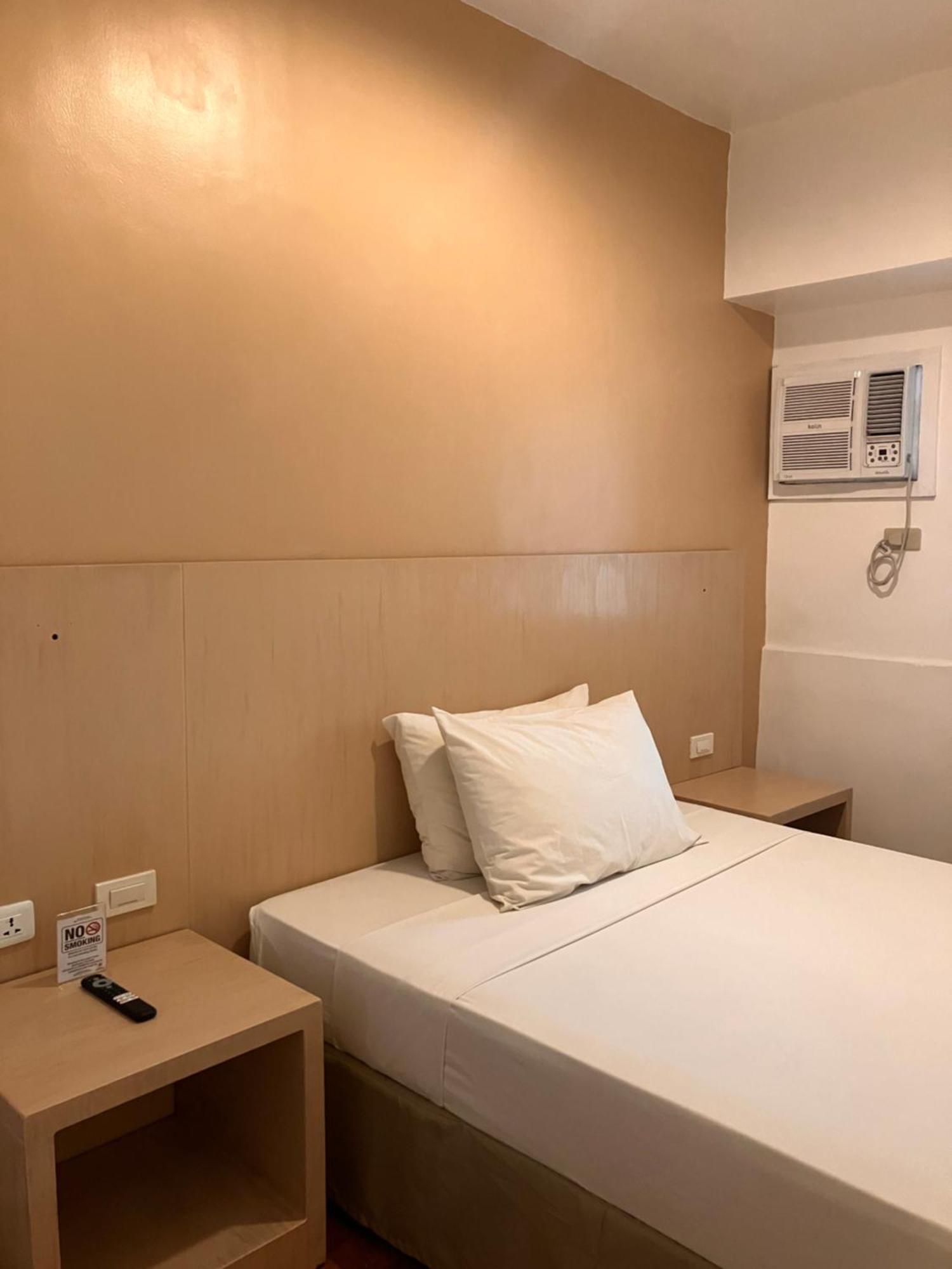 Spaces Hotel Makati Makati City Exterior photo